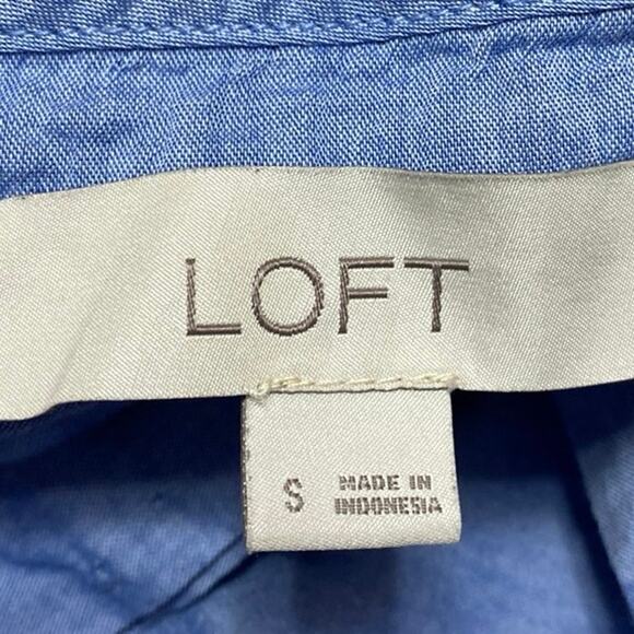 Ann Taylor LOFT Blue Long Sleeve Chambray Pintuck V Neck Shirt Blouse Top Size S - Picture 3 of 4